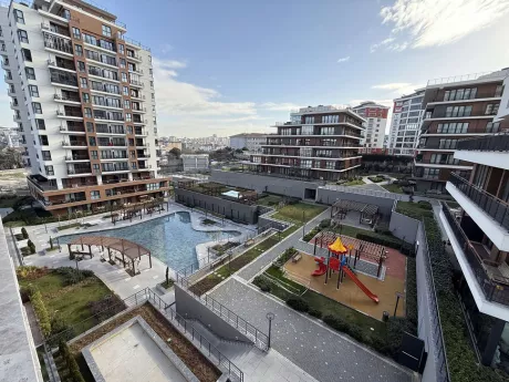İstanbul Çekmeköy'de bir binadan görünen geniş panoramik şehir manzarası.