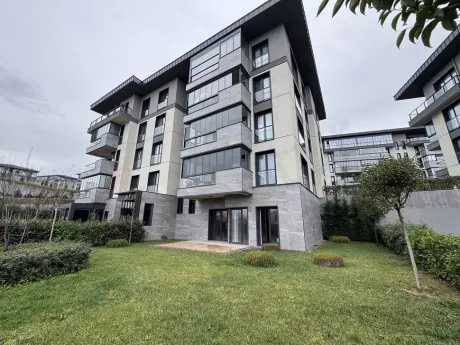 Tema İstanbul 2’de 13 m² Bahçe Teraslı ve Eşyalı Satılık 1+1 Daire