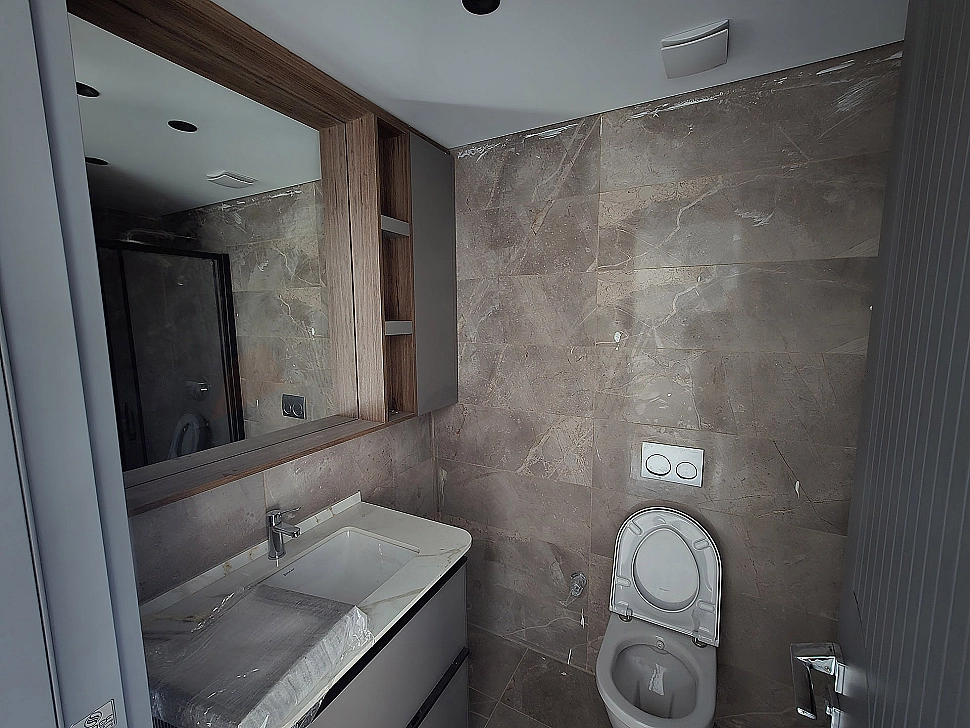 Modern tasarımlı banyo görseli.