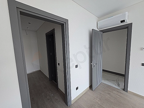 Başakşehir'de lüks satılık villa yatak odası iç mekanı.