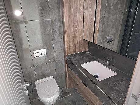 Modern tasarımlı banyo iç mekanı
