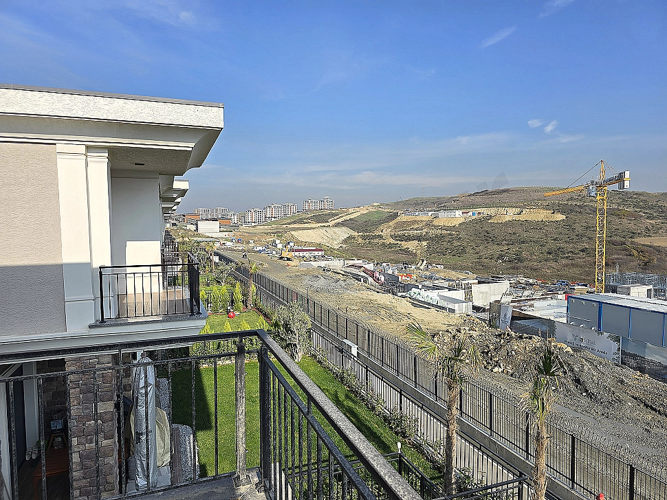 Başakşehir'de panoramik manzaralı villa görseli.