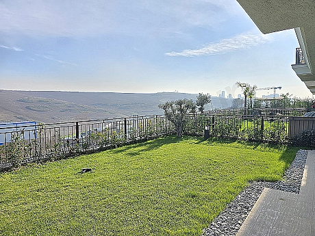 Başakşehir'de satılık villa bahçe görseli.