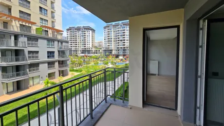 Beylikdüzü'nde Peyzaj Manzaralı ve Çift Balkonlu 4.5+1 Aile Dairesi