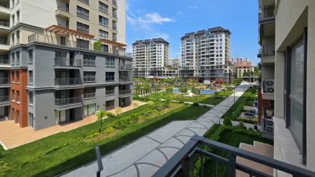 Beylikdüzü'nde Peyzaj Manzaralı ve Çift Balkonlu 4.5+1 Aile Dairesi