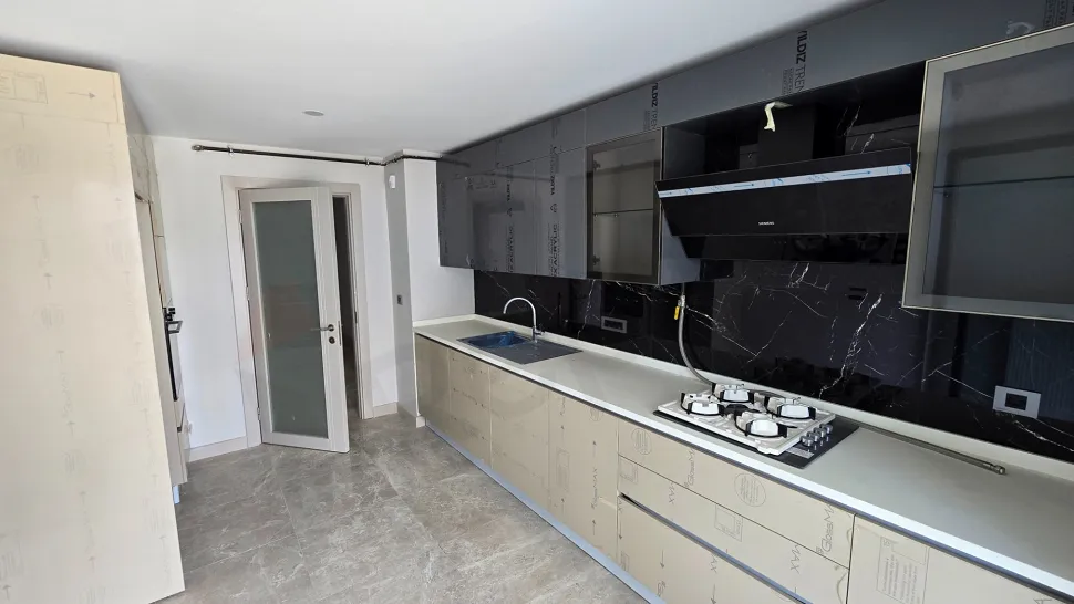 Beylikdüzü'nde Peyzaj Manzaralı ve Çift Balkonlu 4.5+1 Aile Dairesi