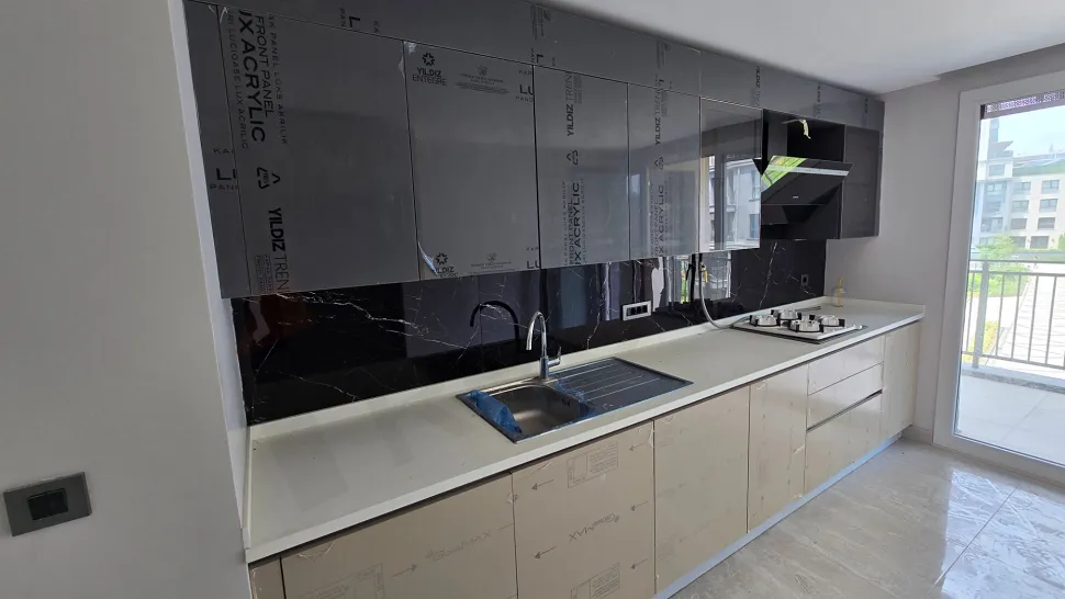 Beylikdüzü'nde Peyzaj Manzaralı ve Çift Balkonlu 4.5+1 Aile Dairesi