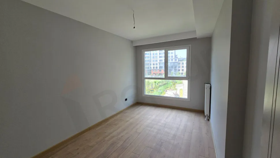 Beylikdüzü'nde Peyzaj Manzaralı ve Çift Balkonlu 4.5+1 Aile Dairesi