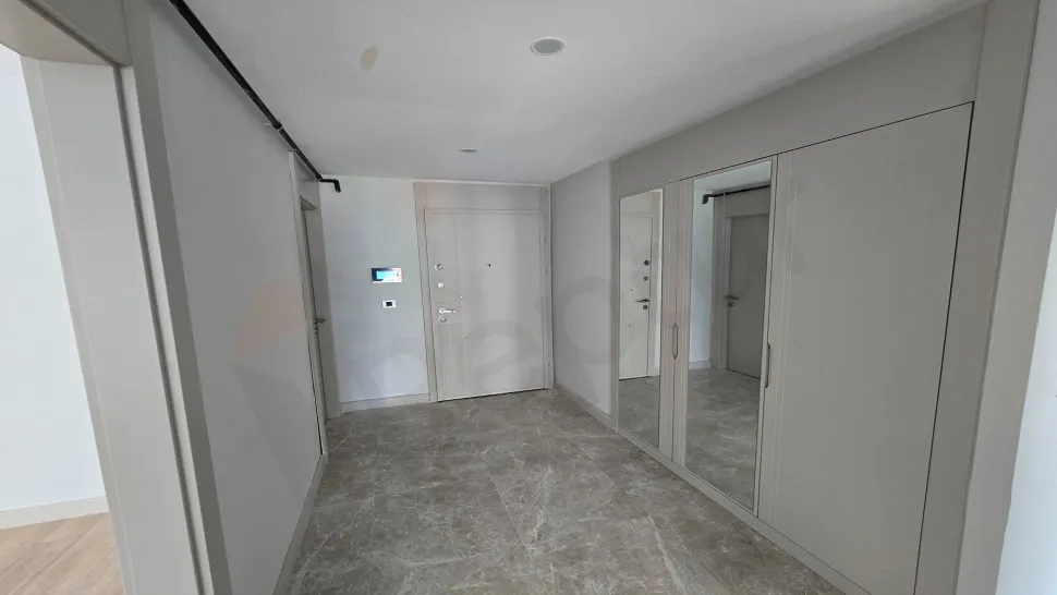 Beylikdüzü'nde Peyzaj Manzaralı ve Çift Balkonlu 4.5+1 Aile Dairesi