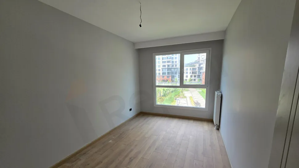 Beylikdüzü'nde Peyzaj Manzaralı ve Çift Balkonlu 4.5+1 Aile Dairesi