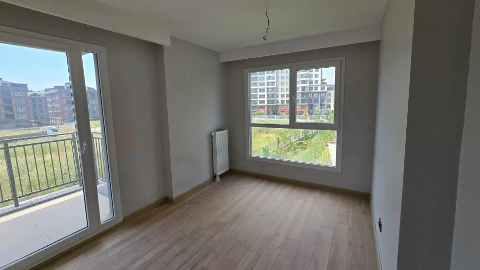Beylikdüzü'nde Peyzaj Manzaralı ve Çift Balkonlu 4.5+1 Aile Dairesi