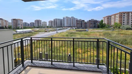 Beylikdüzü'nde Peyzaj Manzaralı ve Çift Balkonlu 4.5+1 Aile Dairesi