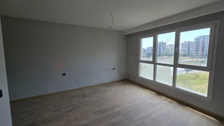 Beylikdüzü'nde Peyzaj Manzaralı ve Çift Balkonlu 4.5+1 Aile Dairesi