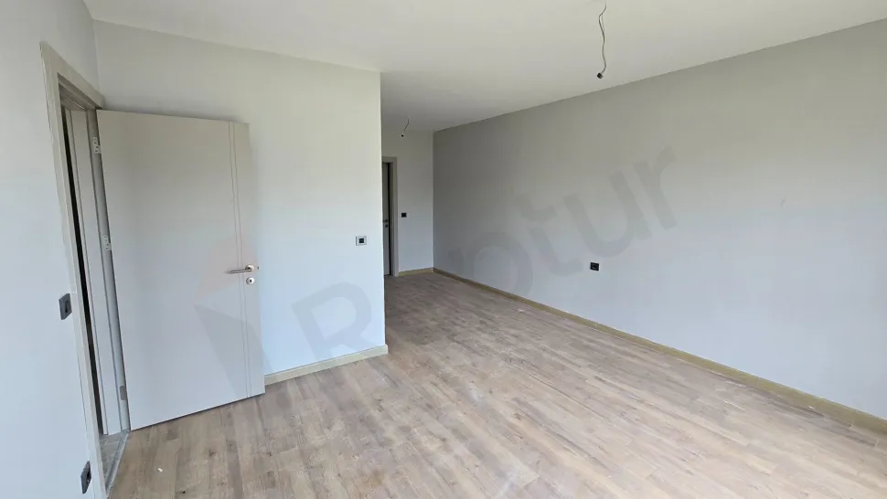 Beylikdüzü'nde Peyzaj Manzaralı ve Çift Balkonlu 4.5+1 Aile Dairesi