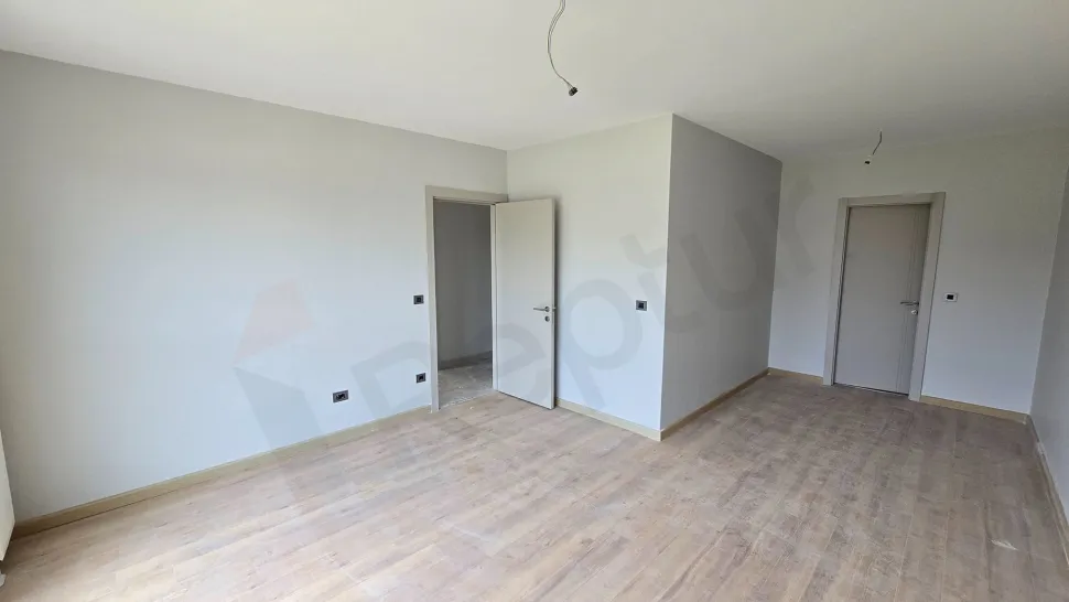 Beylikdüzü'nde Peyzaj Manzaralı ve Çift Balkonlu 4.5+1 Aile Dairesi