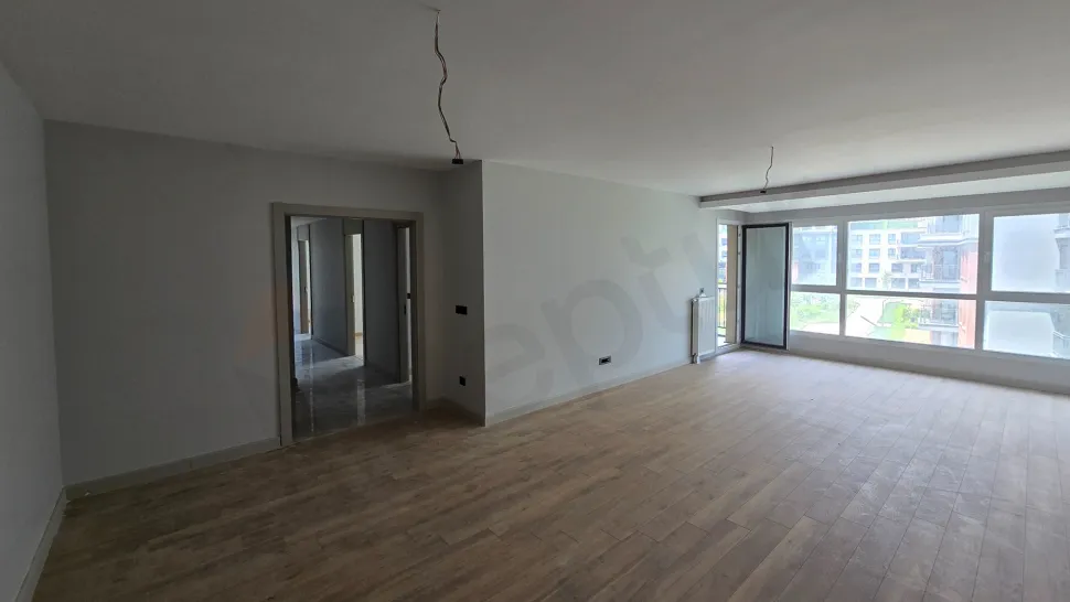 Beylikdüzü'nde Peyzaj Manzaralı ve Çift Balkonlu 4.5+1 Aile Dairesi