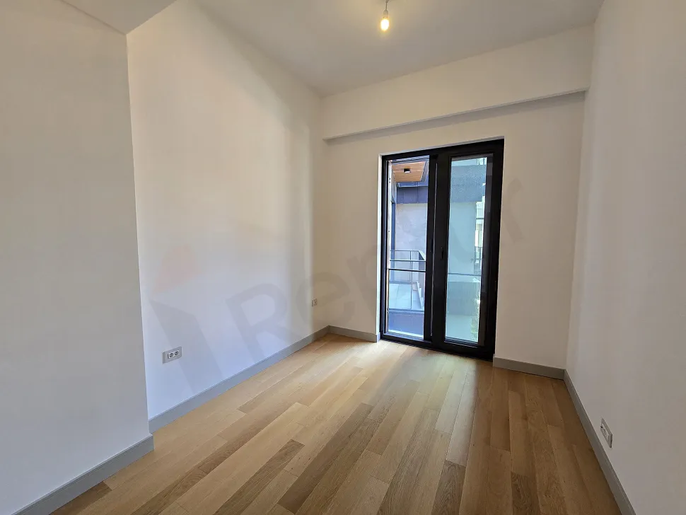 İstanbul Şişli'de yer alan satılık 2+1 modern rezidans dairenin geniş ve ferah yatak odası görseli.