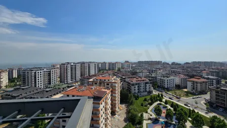 İstanbul Beylikdüzü'nde binaları ve ufuk çizgisini gösteren geniş açılı panoramik şehir manzarası.