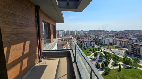 Beylikdüzü'nün Zirvesinde: Muhteşem Şehir Manzaralı, Teraslı ve Çift Balkonlu 5+1 Dubleks