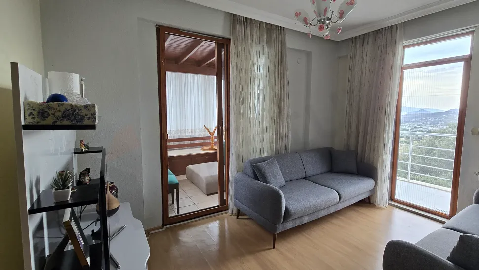 Deniz manzaralı ve geniş balkon görseli
