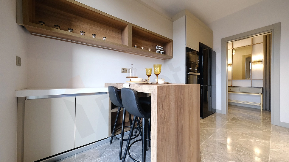 Eşyalı modern mutfak görseli.