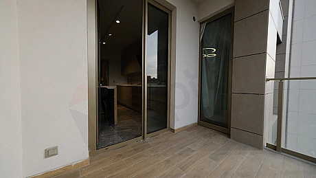 İstanbul Zeytinburnu'nda eşyalı 2+1 dairenin balkon görüntüsü.