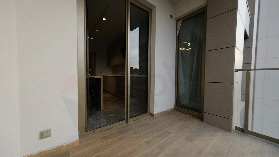İstanbul Zeytinburnu'nda eşyalı 2+1 dairenin balkon görüntüsü.