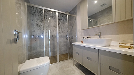 Eşyalı banyo görseli.