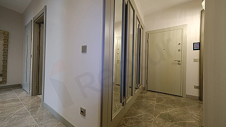 Eşyalı daire giriş alanı.