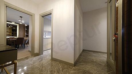 Eşyalı daire koridor iç mekan fotoğrafı.