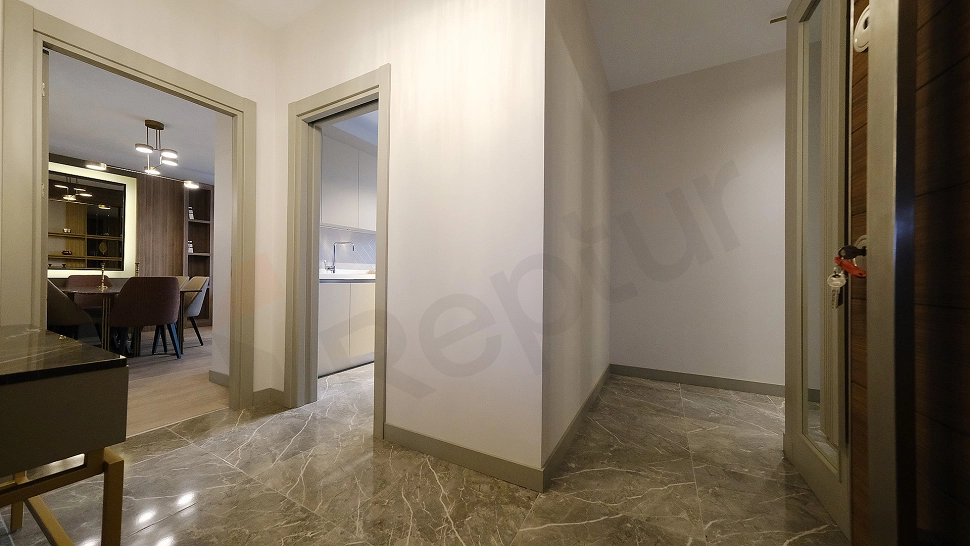 Eşyalı daire koridor iç mekan fotoğrafı.