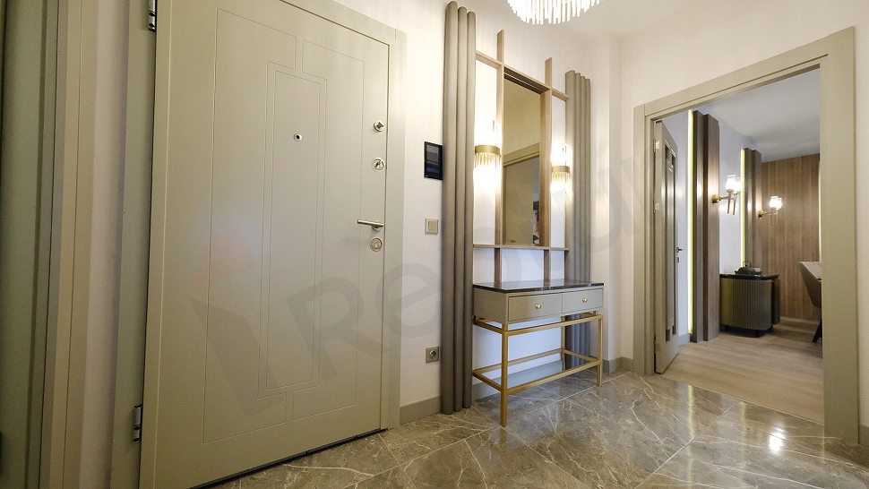 Eşyalı daire giriş alanı fotoğrafı.