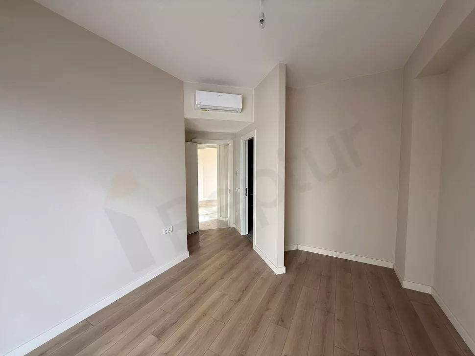 Modern ve ferah bir yatak odası genel görünümü