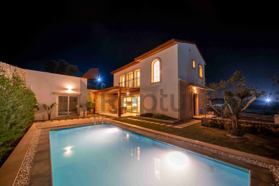 Havaalanına yakın gelişen bir bölgede özel büyük ölçekli villa projesi