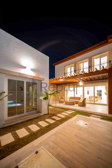 Havaalanına yakın gelişen bir bölgede özel büyük ölçekli villa projesi