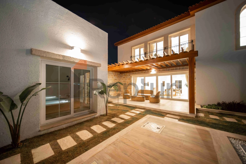 Havaalanına yakın gelişen bir bölgede özel büyük ölçekli villa projesi