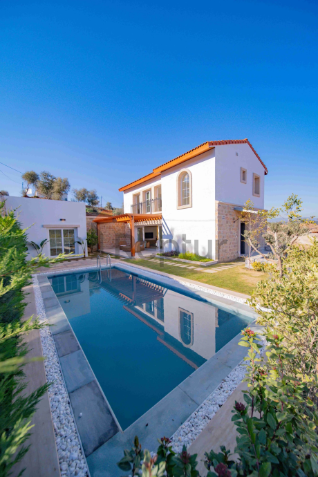 Havaalanına yakın gelişen bir bölgede özel büyük ölçekli villa projesi