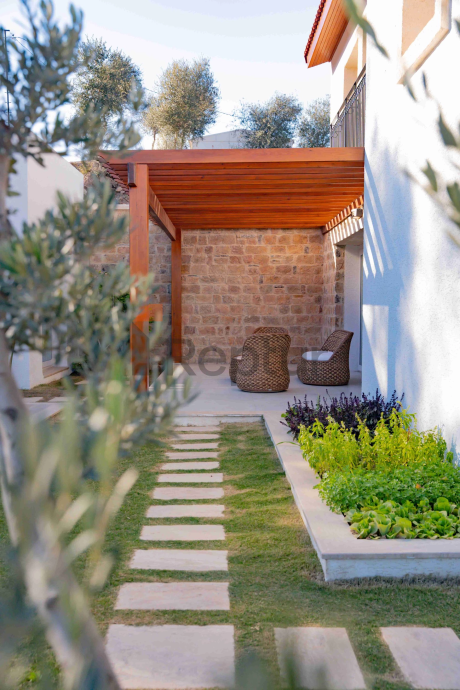 Havaalanına yakın gelişen bir bölgede özel büyük ölçekli villa projesi