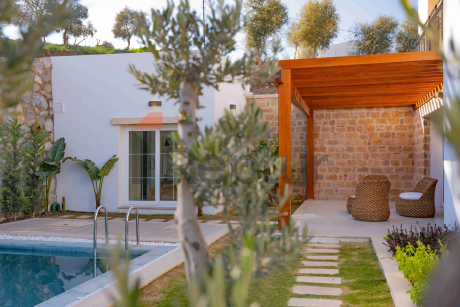 Havaalanına yakın gelişen bir bölgede özel büyük ölçekli villa projesi