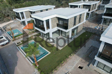 Bodrum'da cazip deniz manzaralı villalar