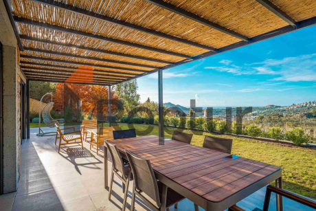 Gümüşlük'te satılık Ege Denizi ve dağ manzaralı 14 lüks villa