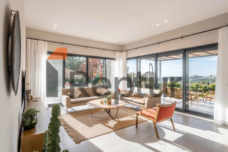 Gümüşlük'te satılık Ege Denizi ve dağ manzaralı 14 lüks villa