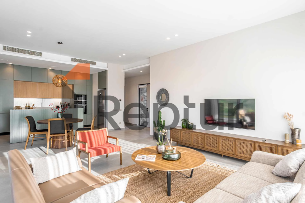 Gümüşlük'te satılık Ege Denizi ve dağ manzaralı 14 lüks villa