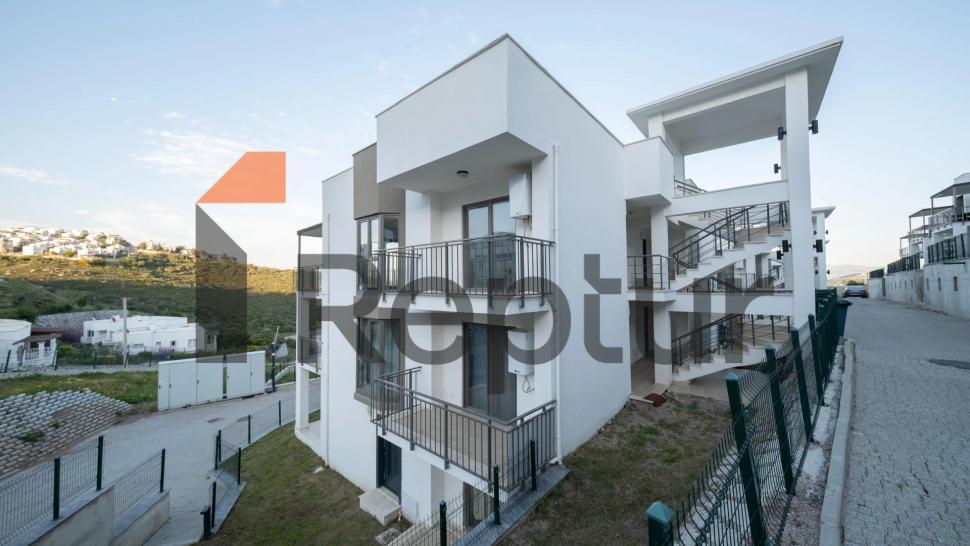 Bodrum'da Özel Plajlı ve Havuzlu Sitede Satılık Konforlu Daire
