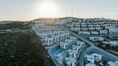 Bodrum'da Özel Plajlı ve Havuzlu Sitede Satılık Konforlu Daire