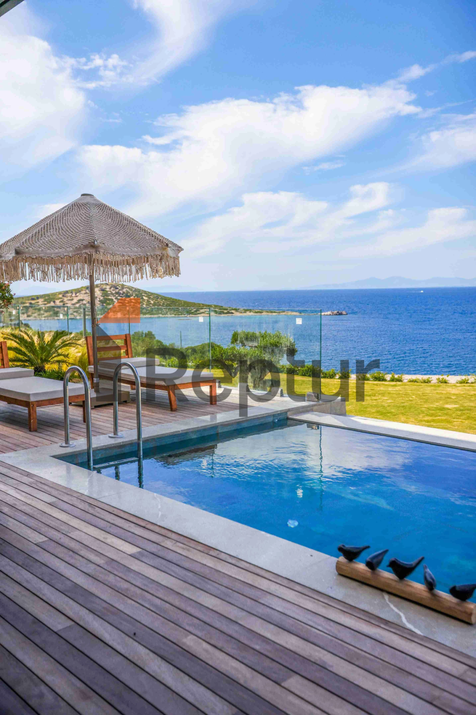 Bodrum Gümüşlük'te Deniz Manzaralı Rezidanslar ve Villalar