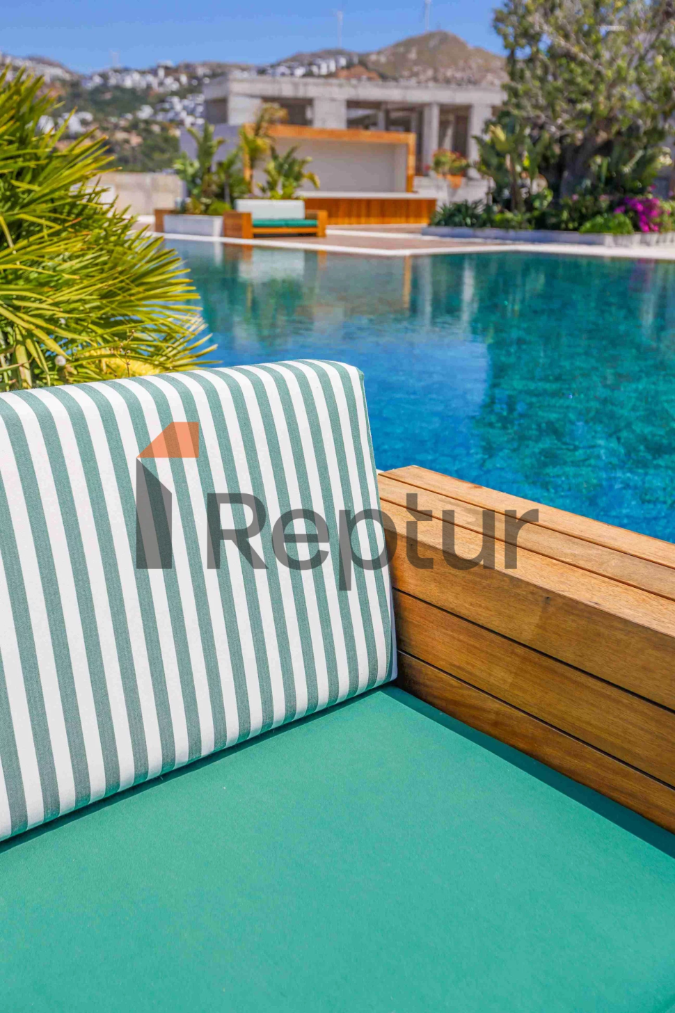 Bodrum Gümüşlük'te Deniz Manzaralı Rezidanslar ve Villalar