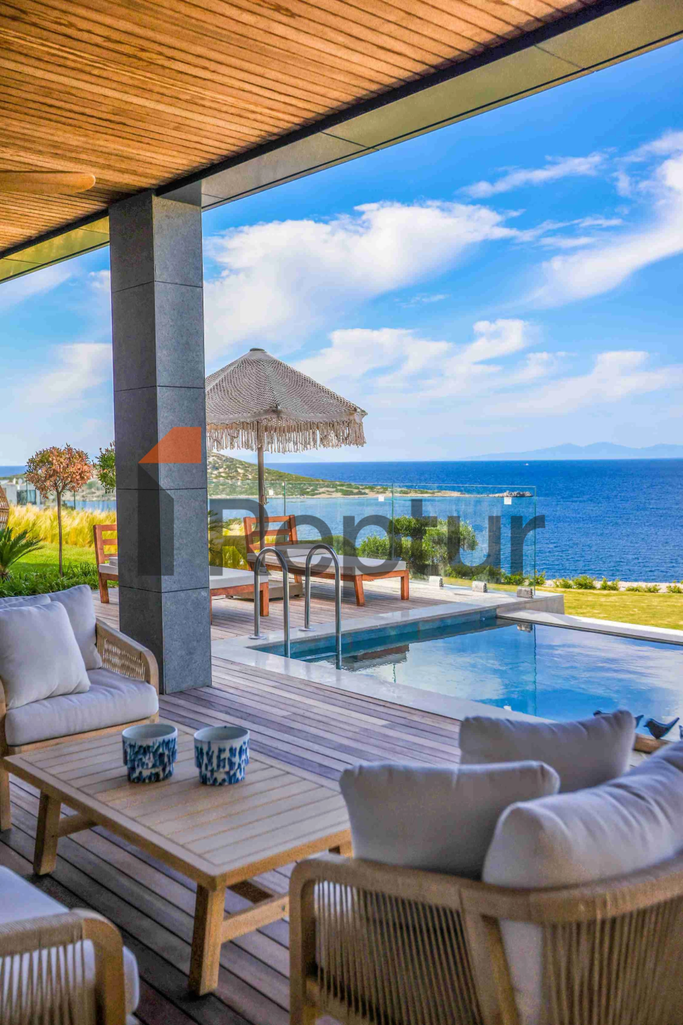 Bodrum Gümüşlük'te Deniz Manzaralı Rezidanslar ve Villalar