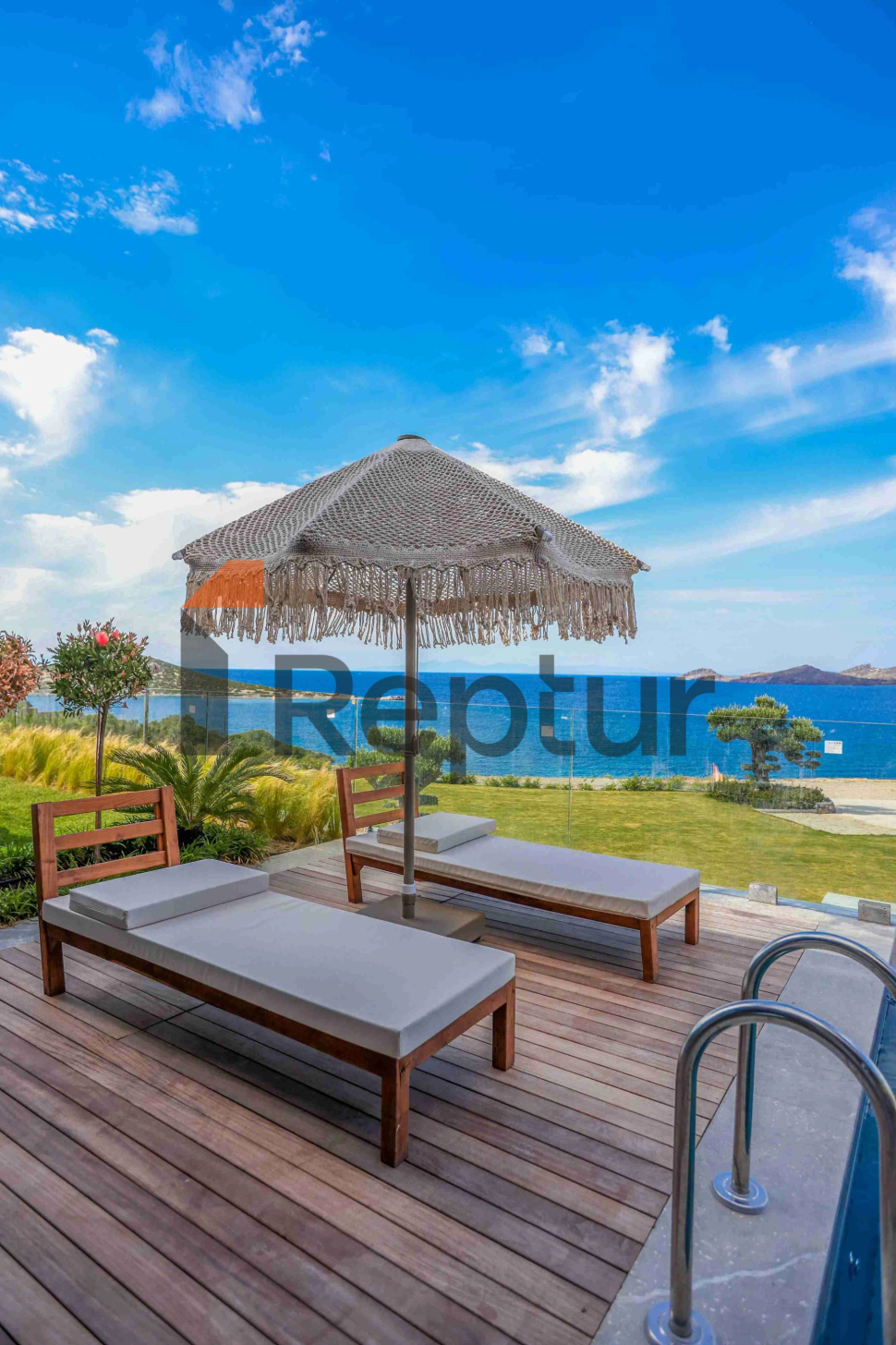 Bodrum Gümüşlük'te Deniz Manzaralı Rezidanslar ve Villalar
