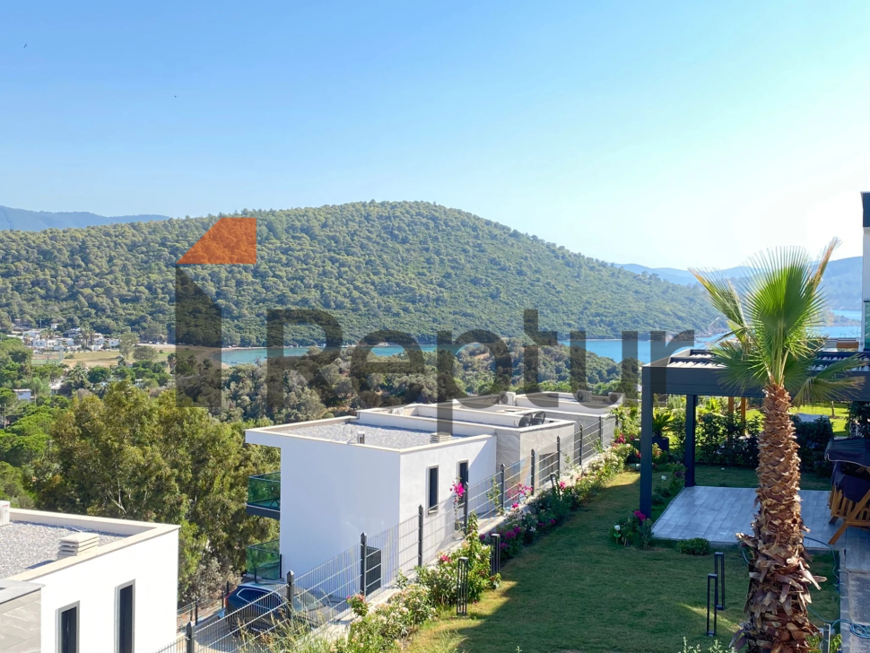 Adabükü'nde deniz manzaralı konforlu proje